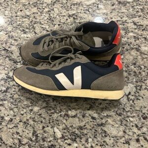 Veja Men's Suede and Mesh Sneakers - Navy and Tan